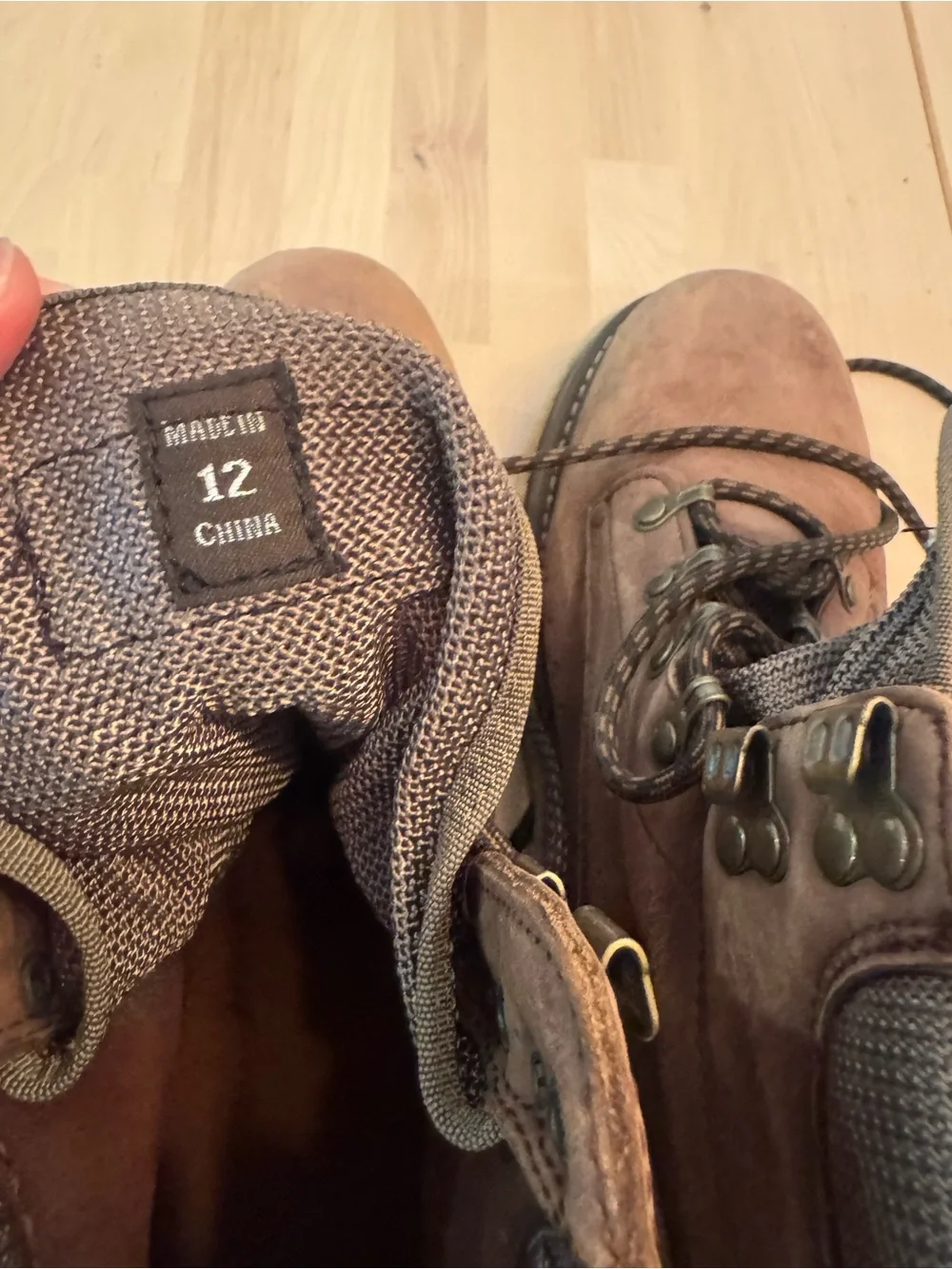 Simms flyfishing Men’s Two-Tone Waders w/ Simms felt bottom Brown leather Boots